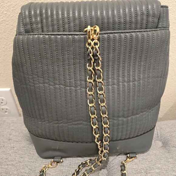 Henri Bendel No 7 Quilted Black Leather Convertible Backpack display picture 2